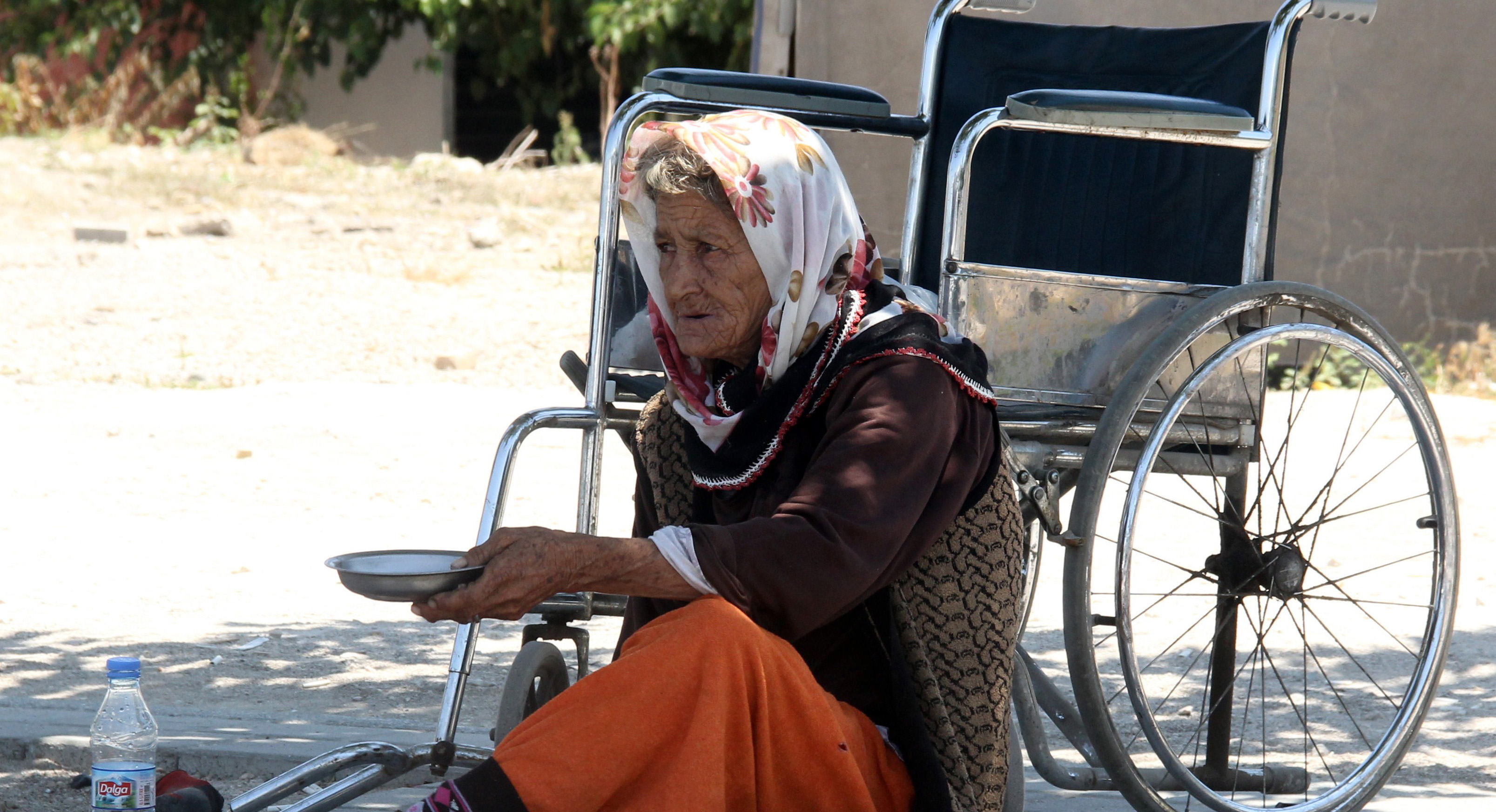 Dilencinin boş tabak oyunu fazla sürmedi Dilencinin boş tabak oyunu fazla sürmedi