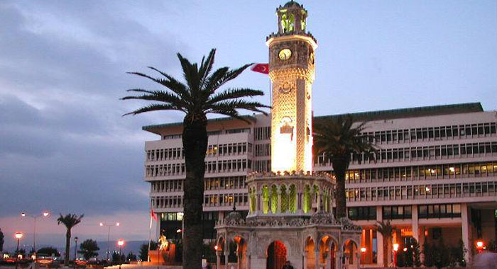 İzmir'de 10 bin işçi greve gidiyor İzmir'de 10 bin işçi greve gidiyor