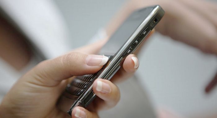 Almanya GSM operatörlerini 3'e düşürüyor