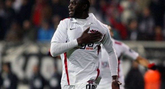 Adana Demirspor&#039;a Kamerunlu Kouemaha geliyor