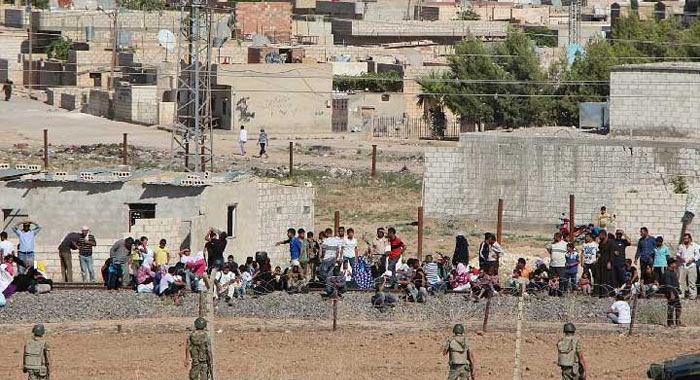 Suriye'de can pazarı, 200 sivil Türkiye'ye sığındı Suriye'de can pazarı, 200 sivil Türkiye'ye sığındı