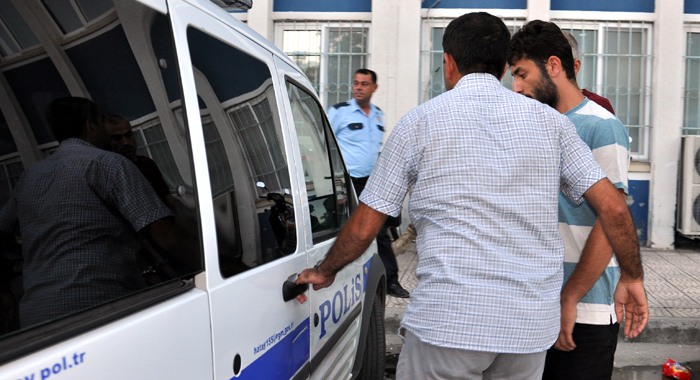 Hatay'daki gözaltına alınan göstericiler adliyede Hatay'daki gözaltına alınan göstericiler adliyede