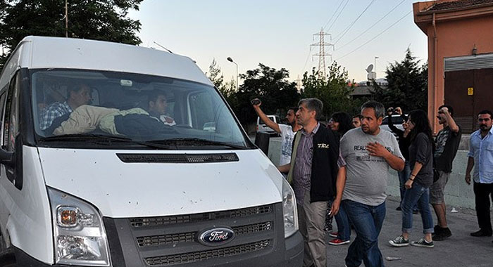 'Gezi'de 17 kişi Adana adliyesine sevk edildi 'Gezi'de 17 kişi Adana adliyesine sevk edildi