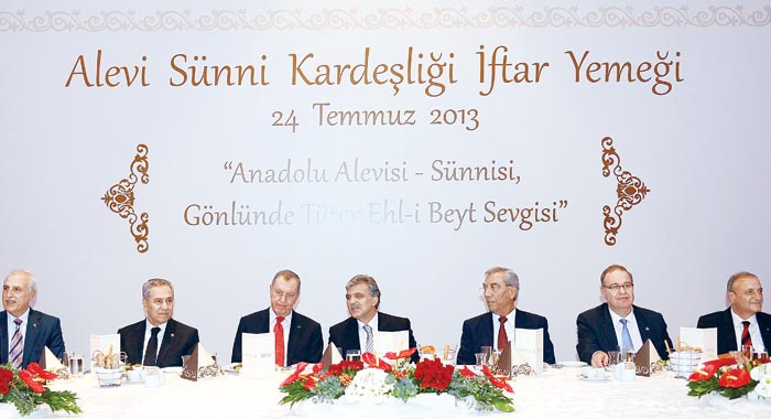 Alevi dedesinden Abdullah Gül'e 3'üncü Köprü ricası Alevi dedesinden Abdullah Gül'e 3'üncü Köprü ricası