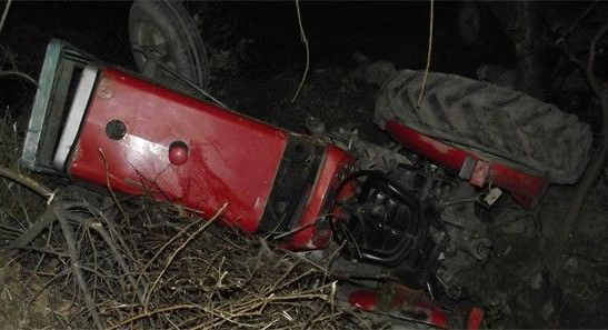 Simav'da traktör devrildi, 1 ölü Simav'da traktör devrildi, 1 ölü