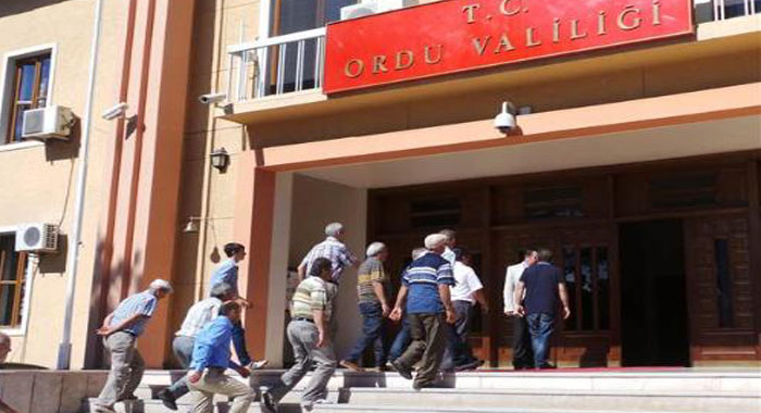 Ordu'da susuz kalan halk valilği bastı Ordu'da susuz kalan halk valilği bastı