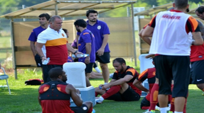 Terim'den büyük sol bek sürprizi Terim'den büyük sol bek sürprizi