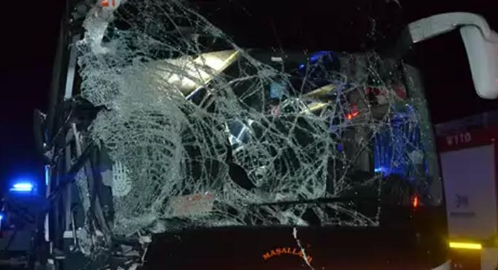 Sakarya TEM'de kaza, 21 yaralı Sakarya TEM'de kaza, 21 yaralı