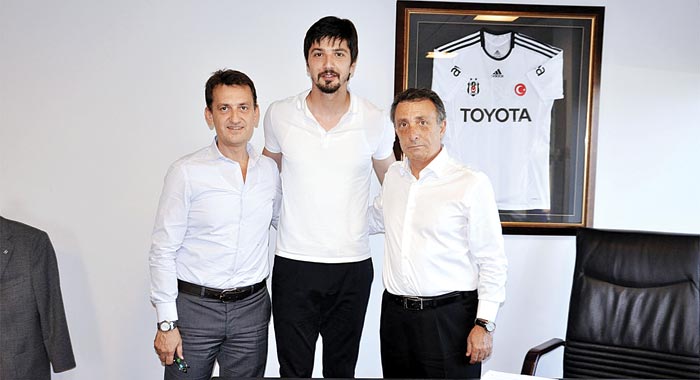 Tolga Zengin 'Kupa dediğin teneke parçası' Tolga Zengin 'Kupa dediğin teneke parçası'