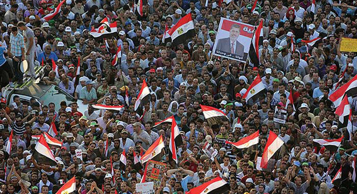 Mursi destekçileri Adeviye Meydanı'na akın ediyor Mursi destekçileri Adeviye Meydanı'na akın ediyor