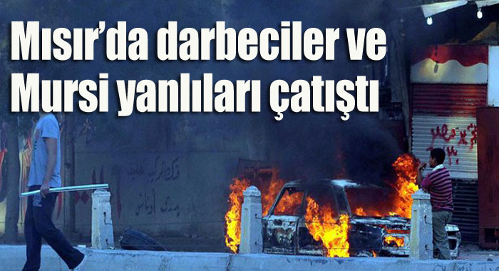 Mısır'da darbeciler ve Mursi yanlıları çatıştı Mısır'da darbeciler ve Mursi yanlıları çatıştı