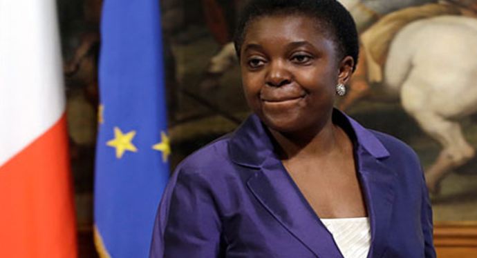 İtalya'da siyahi bakan Kyenge'ye ırkçı saldırı İtalya'da siyahi bakan Kyenge'ye ırkçı saldırı