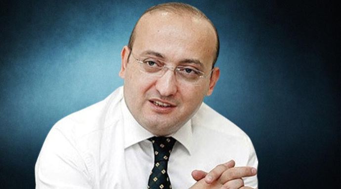 Yalçın Akdoğan, 'Darbeye alkış tutanlar akan kana ortaktır' Yalçın Akdoğan, 'Darbeye alkış tutanlar akan kana ortaktır'