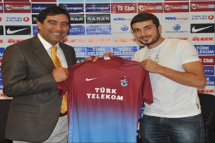 Kadir Keleş Trabzonspor ile 5 yıllık sözleşme imzaladı Kadir Keleş Trabzonspor ile 5 yıllık sözleşme imzaladı