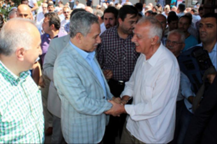 Bülent Arınç mevlit okuttu Bülent Arınç mevlit okuttu