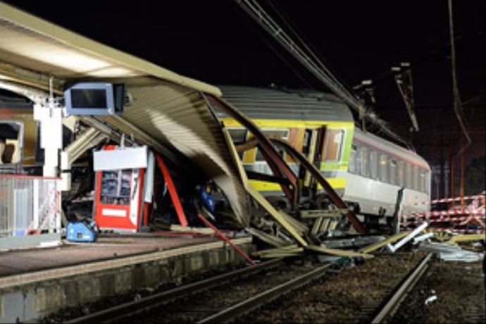 Kazakistan&#039;da feci tren kazası, 55 yaralı