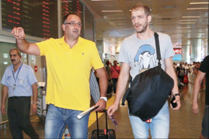 Fenerbahçe'den Arena'da imza şov