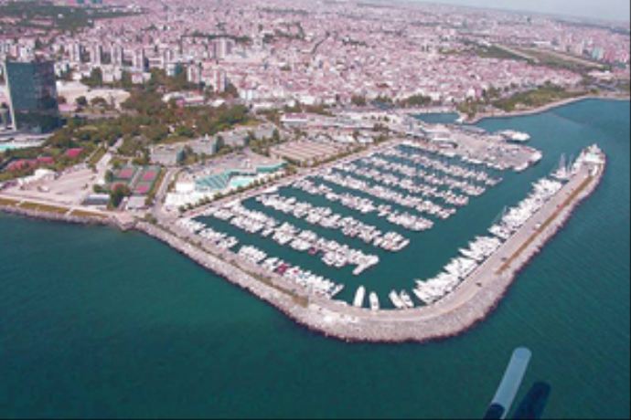 Ataköy Marina&#039;da kriz yönetmelikle tatlıya bağlandı