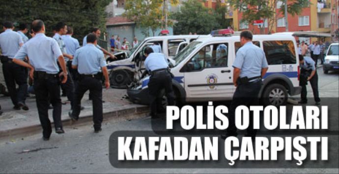 Polis otoları kafadan çarpıştı