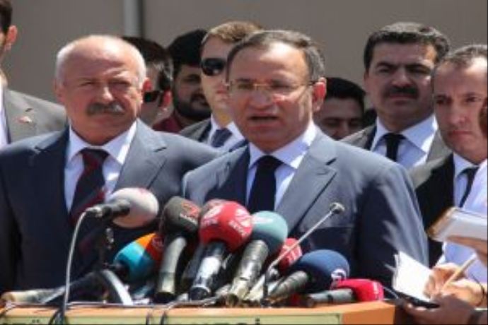 Bekir Bozdağ'dan yaralı polise ziyaret
