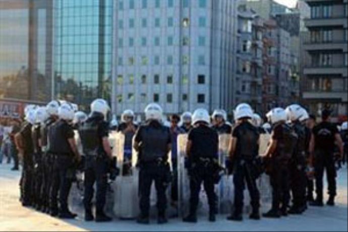 Gözaltındaki Gezi Parkı eylemcileri serbest bırakıldı Gözaltındaki Gezi Parkı eylemcileri serbest bırakıldı