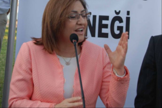 Fatma Şahin ve Sadullah Ergin açıklamalarda bulundu Fatma Şahin ve Sadullah Ergin açıklamalarda bulundu