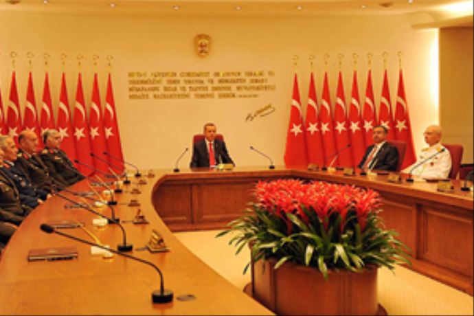 YAŞ toplantısı öncesi üç komutan istifa ediyor YAŞ toplantısı öncesi üç komutan istifa ediyor