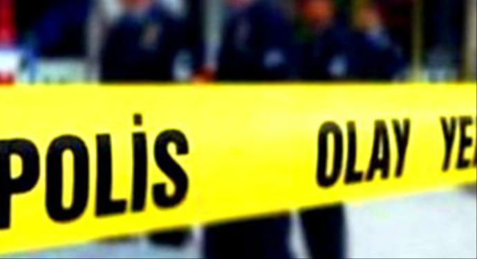 Ağaca asılı ceset polisi alarma geçirdi Ağaca asılı ceset polisi alarma geçirdi