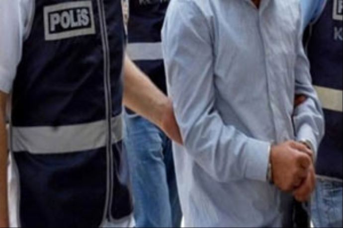 Gezi Parkı'na yatak kuran 16 kişi gözaltında Gezi Parkı'na yatak kuran 16 kişi gözaltında