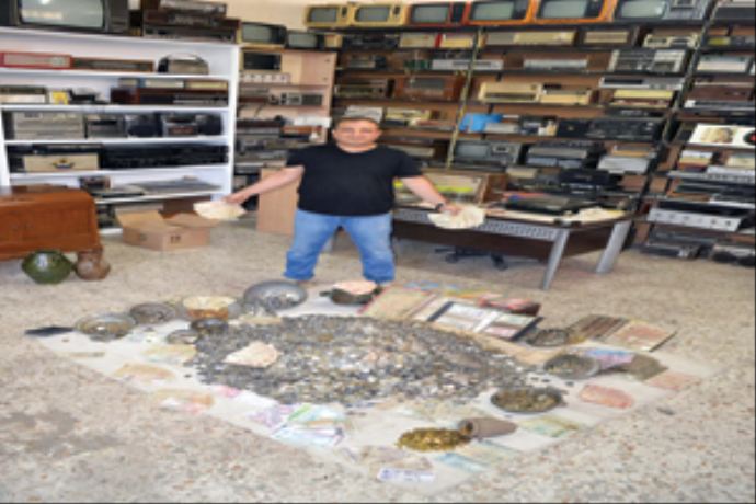 Bir ton parası var ama kirada oturuyor