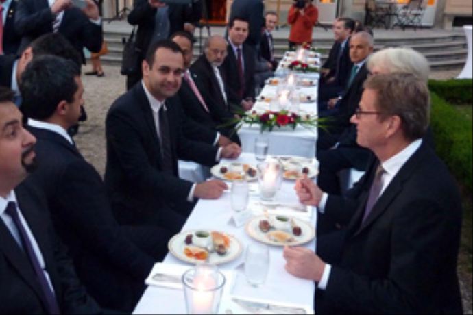 Almanya Dışişleri Bakanı'ndan büyükelçilere iftar