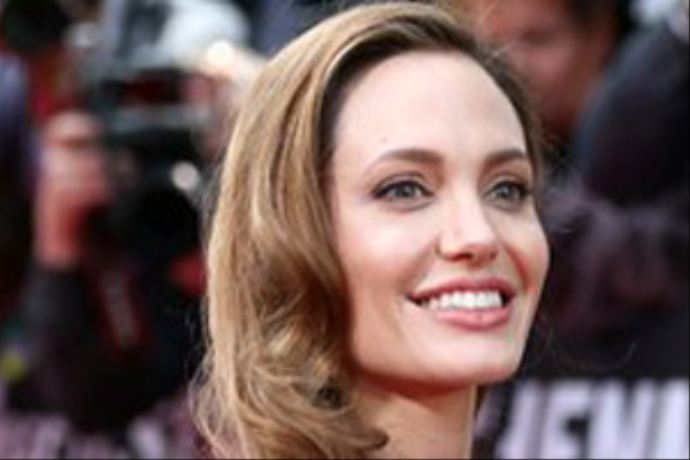Angelina Jolie'nin yıllık geliri 33 milyon dolar Angelina Jolie'nin yıllık geliri 33 milyon dolar