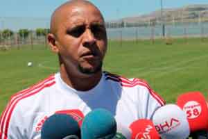 Roberto Carlos'lu Sivasspor, ilk antrenmanına çıktı Roberto Carlos'lu Sivasspor, ilk antrenmanına çıktı