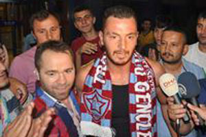 Aykut Demir özel izinle Trabzonspor kampında Aykut Demir özel izinle Trabzonspor kampında