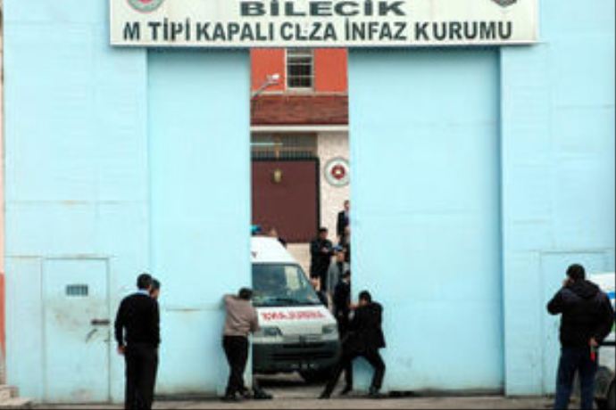 Bilecik Cezaevi'nde yangın, 9 yaralı Bilecik Cezaevi'nde yangın, 9 yaralı