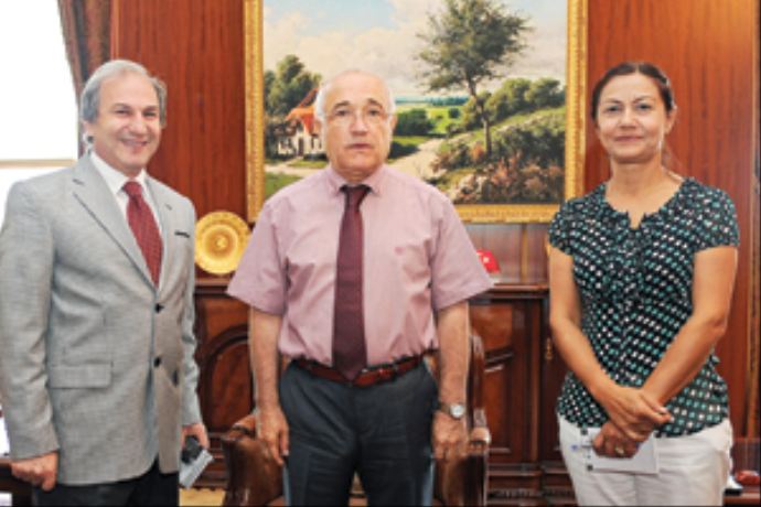 Cemil Çiçek, 'Başkanlık engel değil'