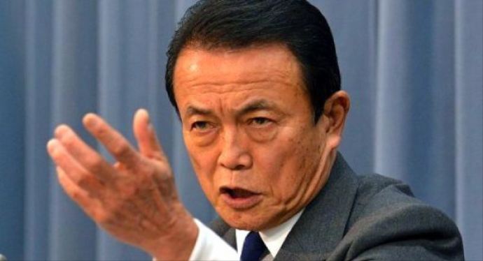 Japon Bakanın Nazi örneği tepki çekti