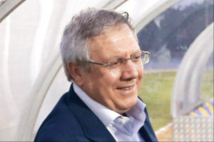 Aziz Yıldırım maçın ardından Volkan Demirel'e koştu