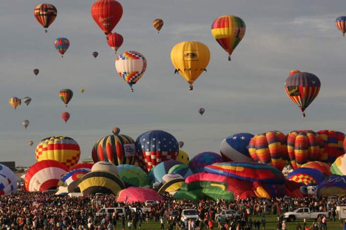 Fransa'da rengarenk balon festivali Fransa'da rengarenk balon festivali