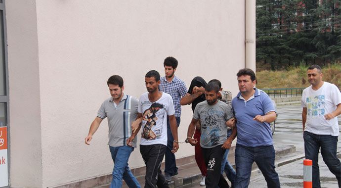 Sakarya'da 5 torbacı yakalandı Sakarya'da 5 torbacı yakalandı