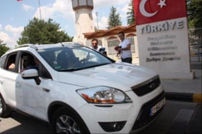 Kapıkule'de yolcu rekoru kırıldı Kapıkule'de yolcu rekoru kırıldı