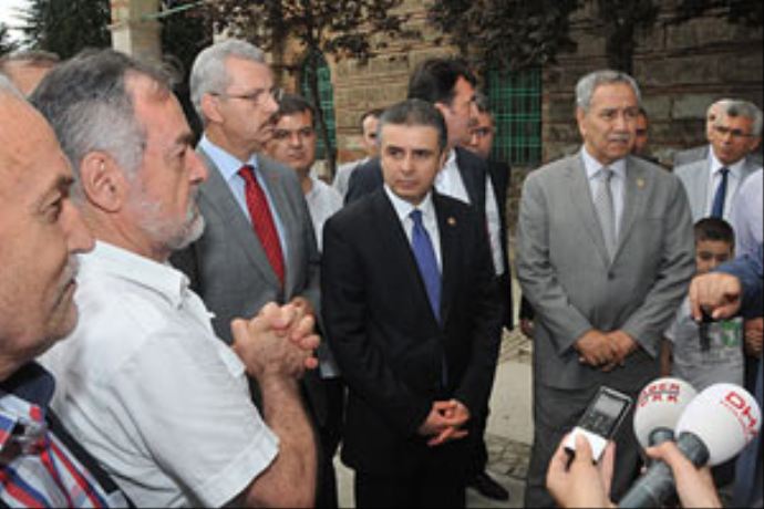 Bülent Arınç, 'İmrenilecek bir Ramazan geçiriyoruz' Bülent Arınç, 'İmrenilecek bir Ramazan geçiriyoruz'