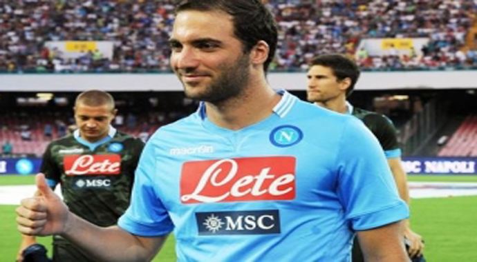 Napoli, Benfica'yı 2-1 devirdi Napoli, Benfica'yı 2-1 devirdi