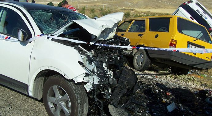 Antalya'da korkunç kaza, 5 ölü 7 yaralı Antalya'da korkunç kaza, 5 ölü 7 yaralı