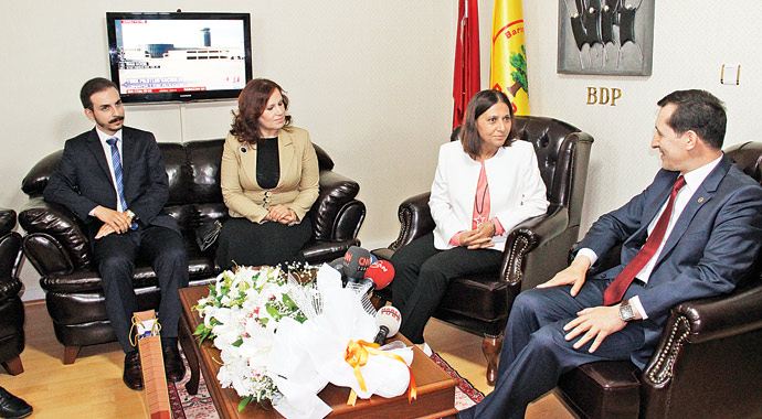 Siyasiler 'Yeni anayasa' dedi Siyasiler 'Yeni anayasa' dedi