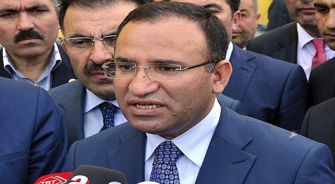 Bekir Bozdağ 'Türkiye'de kriz duasına çıkan insanlar var' Bekir Bozdağ 'Türkiye'de kriz duasına çıkan insanlar var'