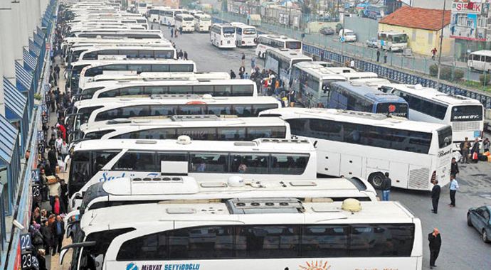 Otobüsler Esenler Otagarı'na giremedi Otobüsler Esenler Otagarı'na giremedi