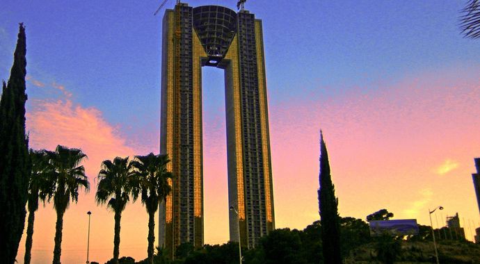 47 katlı binada asansör yapmayı unuttular