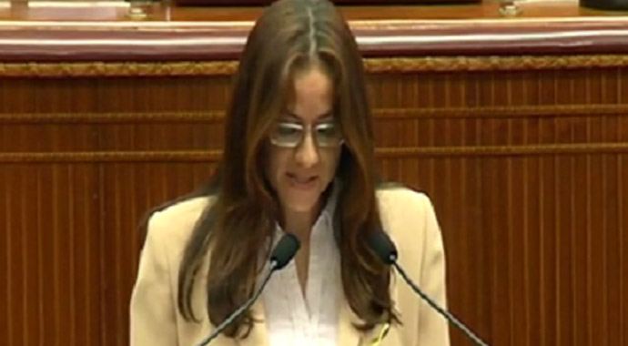 KKTC Meclisi'nde olay, milletvekili andı değiştirdi KKTC Meclisi'nde olay, milletvekili andı değiştirdi