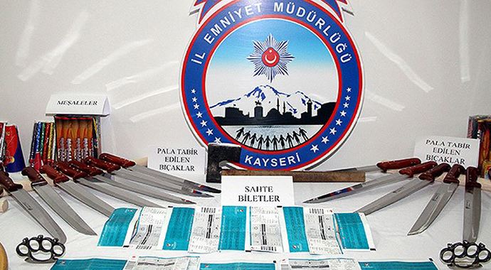 Süper Kupa'yı izlemeye değil sanki savaşa gelmişler
